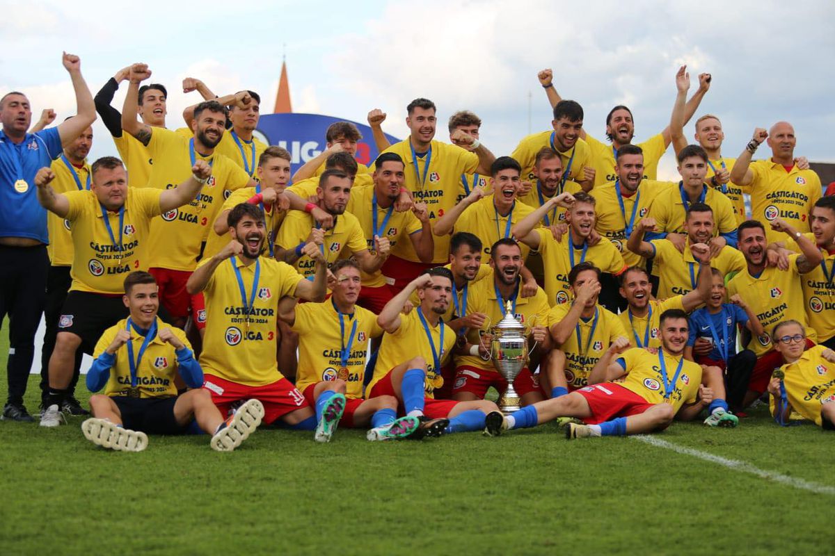 Imagini din sezonul promovării lui FC Bihor