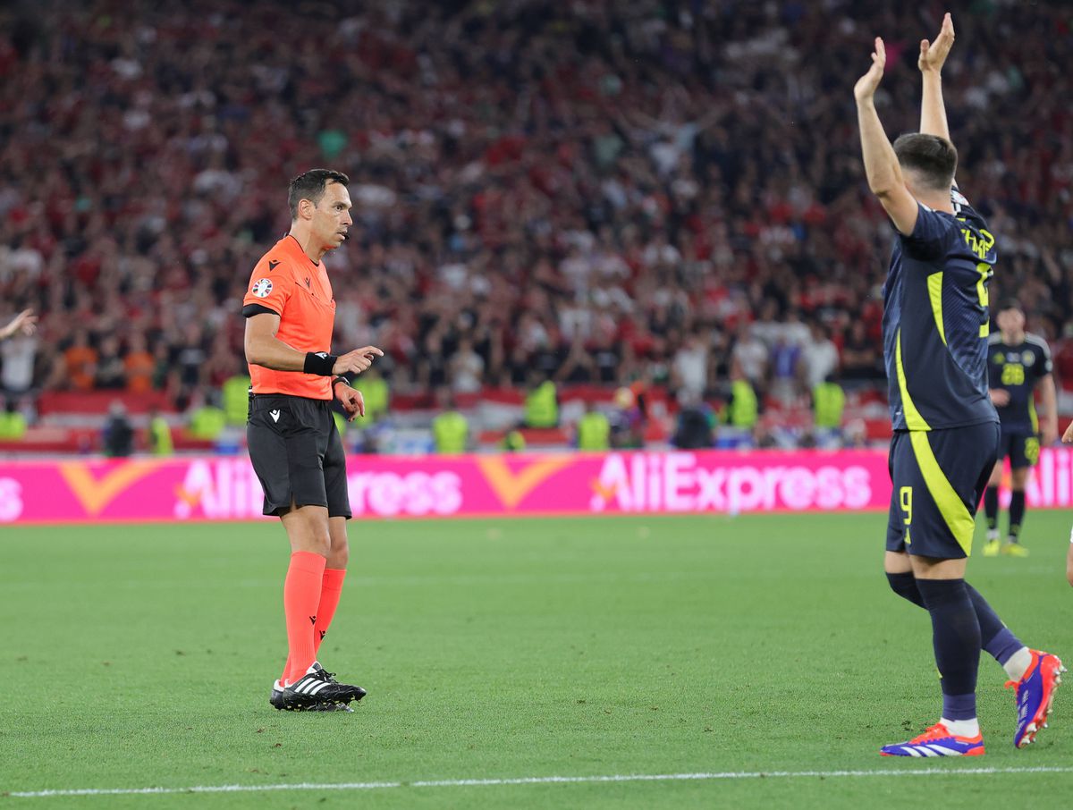 Scandal-monstru la Euro 2024! „Centralul” din Argentina, distrus de selecționer: „Ce caută aici?! Vreau răspunsuri!” » Greșeală de arbitraj care poate trimite Ungaria în „optimi”