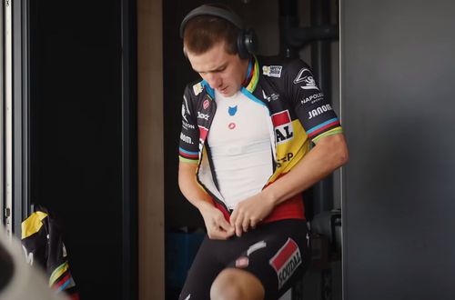 Belgianul Remco Evenepoel, câștigătorul Turului Spaniei din 2022 și campion mondial în 2023, a postat pe contul de Youtube un antrenament termic