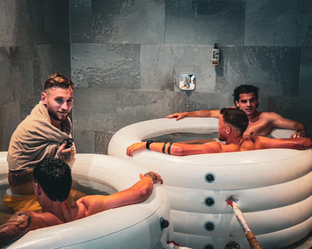 Echipa nationala (23 iunie) - soțiile și iubitele fotbaliștilor României, în cantonamentul din Germania