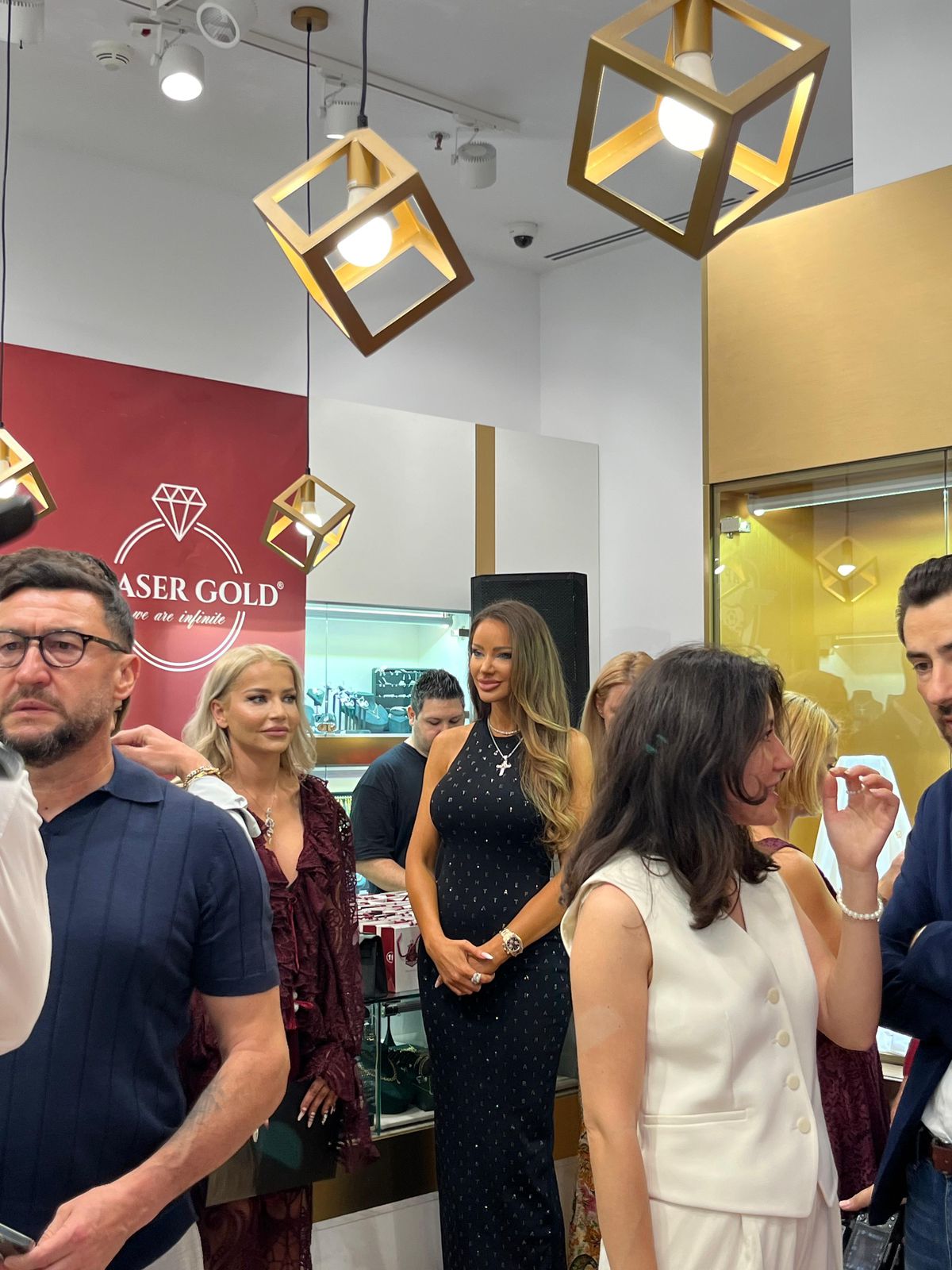 Rapid a lansat o serie de produse din aur cu o zi înainte de aniversarea clubului » Ce concurs au pregătit giuleștenii pentru fani