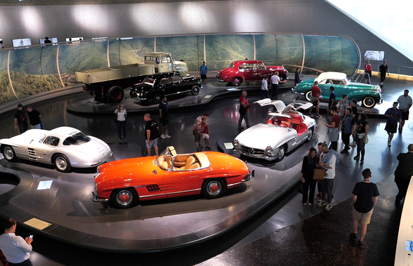 UIMITOR! Inovație, istorie, clasă și cai putere » Gazeta Sporturilor a vizitat colecția incredibilă de la Muzeul Mercedes-Benz