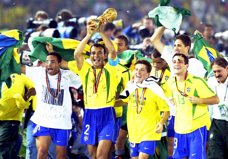 Cine a fost „Expresul”, jucătorul „cu două inimi” pe care TOȚI îl văd cel mai bun: „Fotbalul mi-a ucis primul născut, l-am dus pe brațe la spital. Am rămas și fără avere, și fără soție”