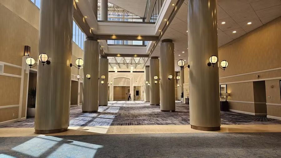 Caz uluitor! Un om al străzii a pătruns în camera de hotel a unui jucător de la Mondialul Cluburilor » Ce a urmat