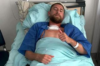 Fostului fotbalist de la Dinamo i-a fost extirpată o tumoră, la 24 de ani