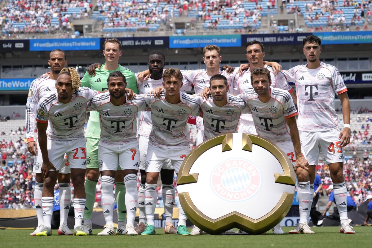 Benfica - Bayern Munchen și Auckland - Boca Juniors