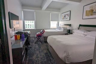 Caz uluitor! Un om al străzii a pătruns în camera de hotel a unui jucător de la Mondialul Cluburilor » Ce a urmat