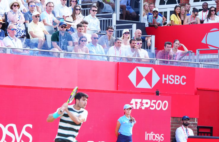 Emma Răducanu, urmărindu-l pe Carlos Alcaraz la ATP Queen's / Foto: Imago Images