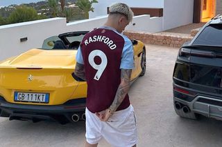 Ruptură totală » Garnacho s-a fotografiat în tricoul rivalei lui Manchester United!