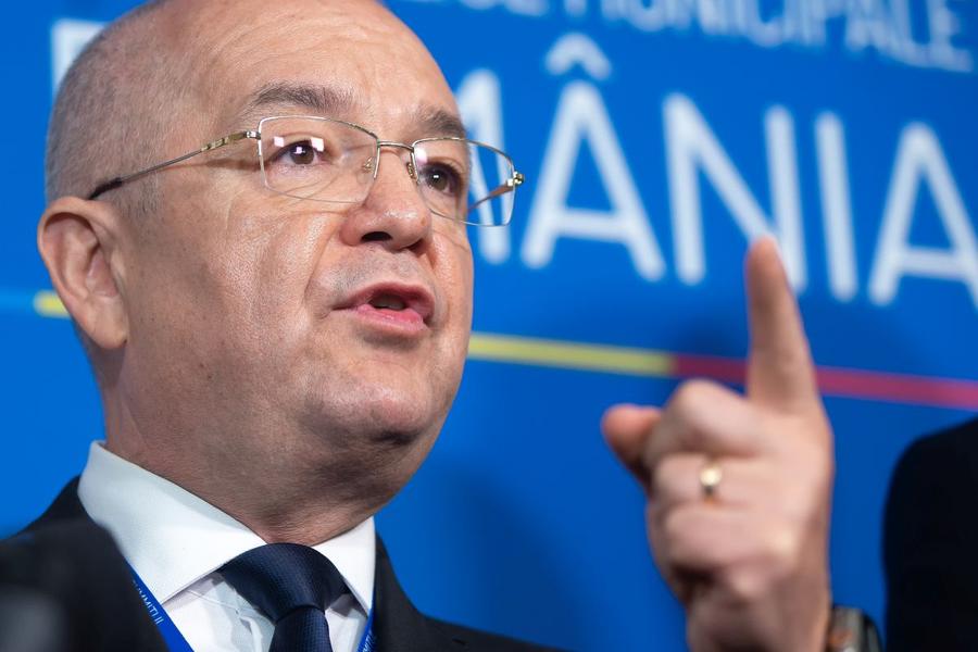 Președintele FR Gimnastică Ritmică se pune contra lui Emil Boc: „Vorbim despre niște copii”
