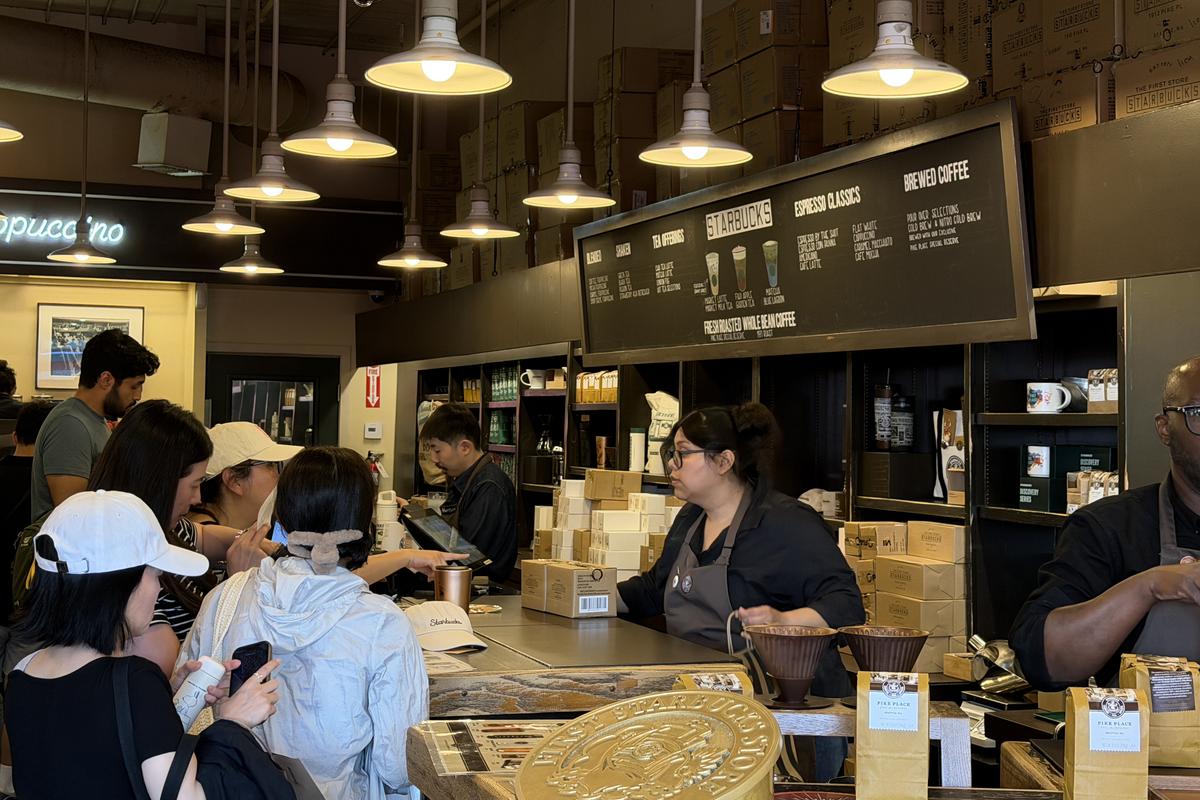 Bun venit în capitala cafelei din Statele Unite! » Orașul cu peste 1.600 de cafenele. Cum arată primul Starbucks din lume