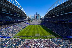 Zgârie-norii din Seattle se uită la meci, noi ne uităm în trecut