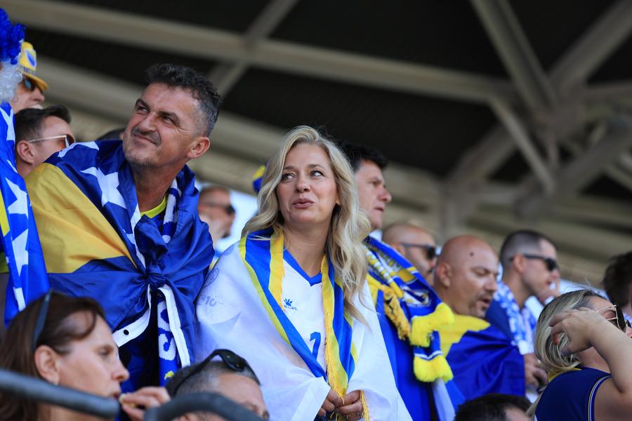 Suporterii Bosniei sunt pregătiți să facă spectacol și acasă, dar și în tribunele stadionului din San Francisco. FOTO: Ionuț Iordache (GSP) Enes Sipovic, mesaj din Sarajevo înainte de SUA - Bosnia: „Toată țara e gata de o noapte memorabilă” + Verdict viral despre Lukic și ce afacere de lux și-a deschis