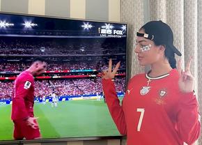 Georgina s-a pozat doar în ... tricou pentru a sărbători live golurile lui Cristiano Ronaldo! » Fotografia devenită virală