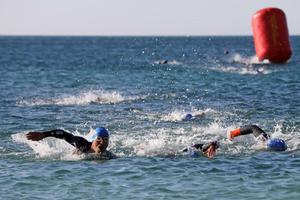 Dezastru la Cupa Mondială de înot în ape libere: mai multe sportive s-au îmbolnăvit și au ajuns la spital