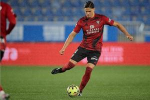 Transfer din LaLiga 2 pentru Dinamo! Cine este fundașul central înalt de 1,90 de metri