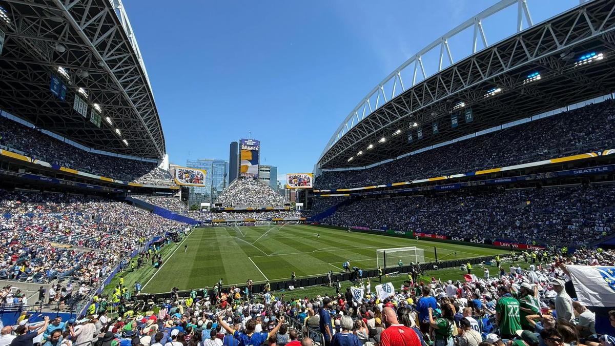 „Rațiu” și „Hagi”, prezenți în Seattle la Bosnia - Qatar » Explicația din spatele unei fotografii antologice de la Mondial