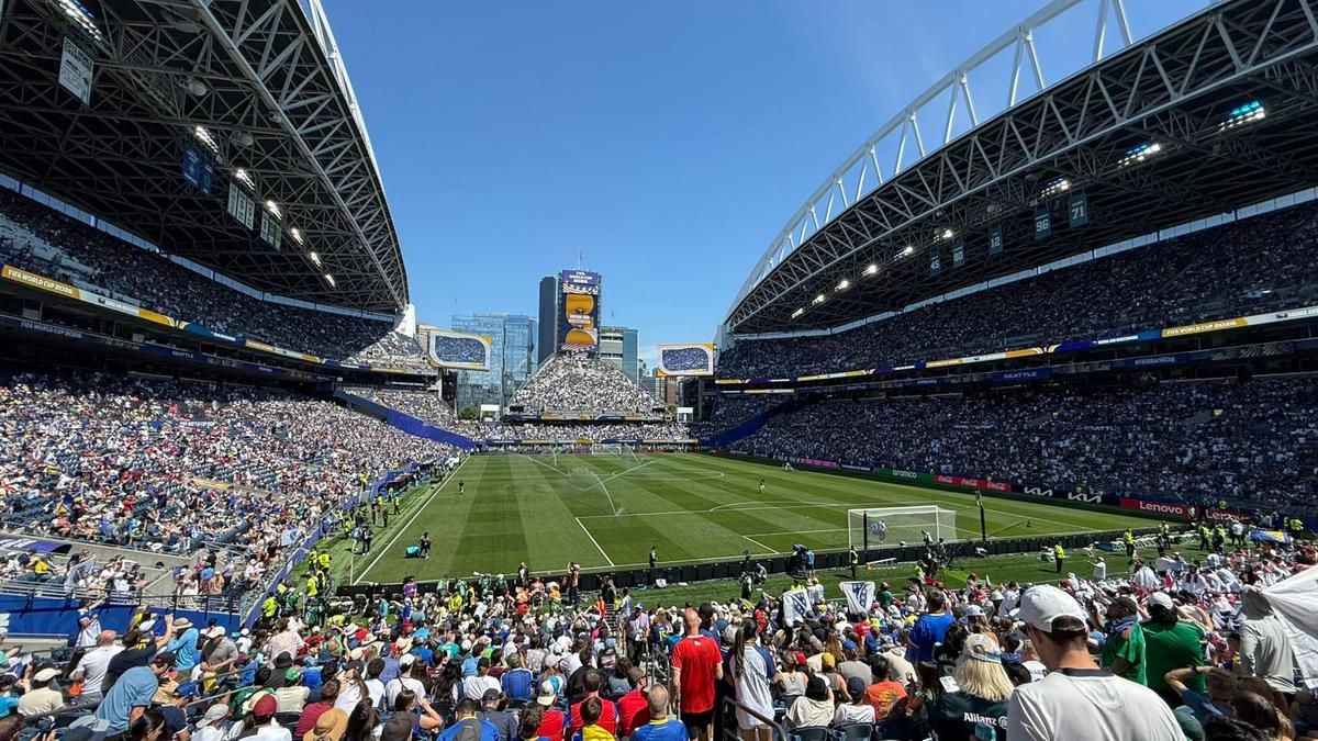 „Rațiu” și „Hagi”, prezenți în Seattle la Bosnia - Qatar » Explicația din spatele unei fotografii antologice de la Mondial