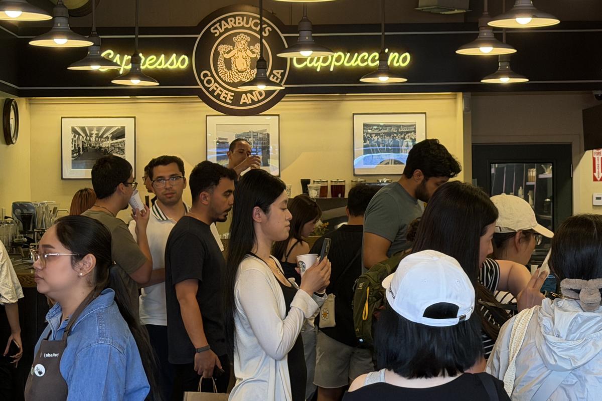 Bun venit în capitala cafelei din Statele Unite! » Orașul cu peste 1.600 de cafenele. Cum arată primul Starbucks din lume