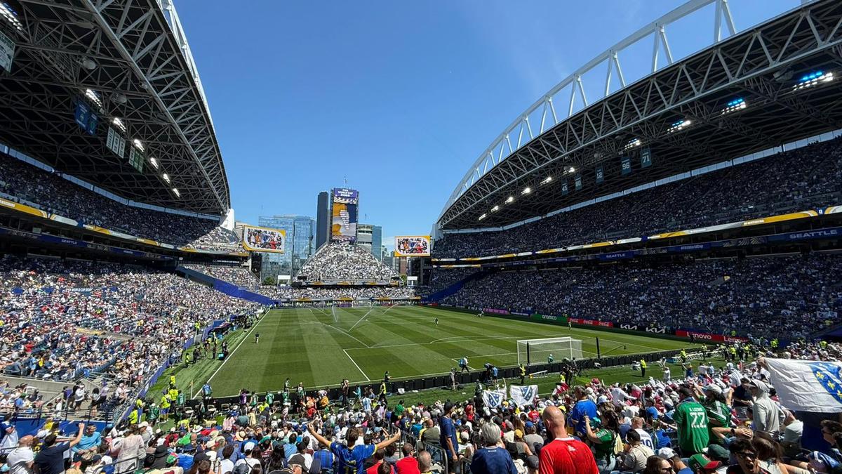 „Rațiu” și „Hagi”, prezenți în Seattle la Bosnia - Qatar » Explicația din spatele unei fotografii antologice de la Mondial