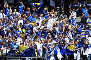 Petrecere balcanică în SUA » Fanii Bosniei au invadat impresionantul stadion din Seattle și au făcut un adevărat spectacol