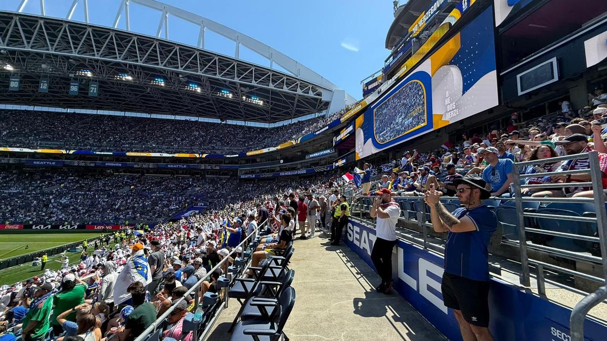 „Rațiu” și „Hagi”, prezenți în Seattle la Bosnia - Qatar » Explicația din spatele unei fotografii antologice de la Mondial