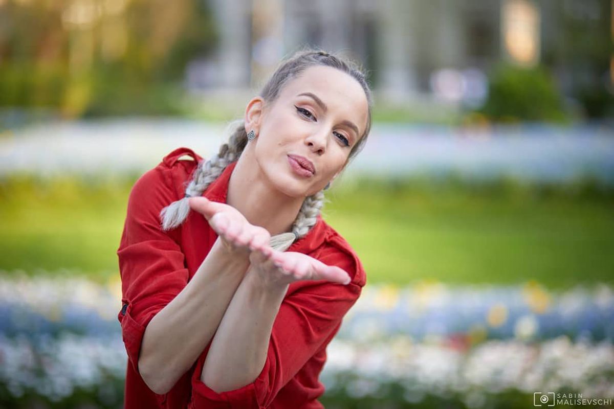 GALERIE FOTO Sandra Izbașa, cerută în căsătorie de Crăciun: „DA! Prințul meu a făcut-o!”