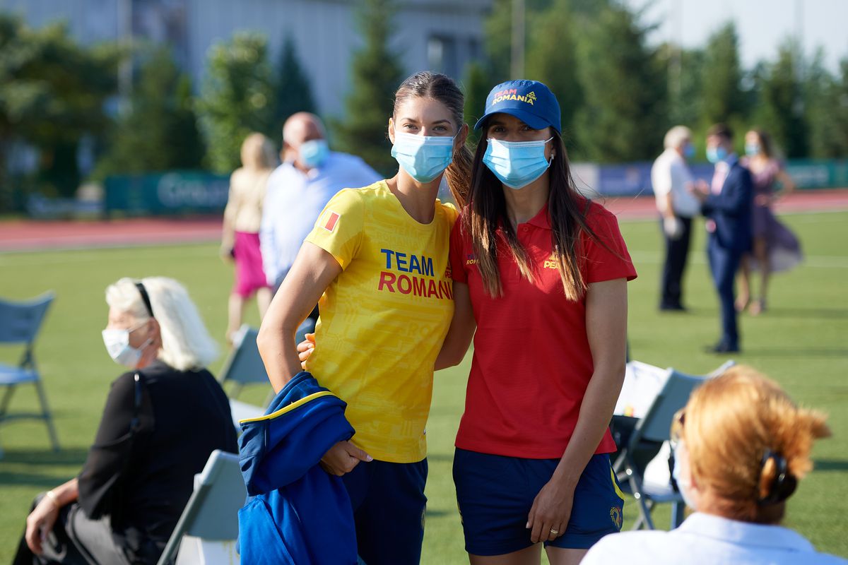 Zâmbete în haine tricolore » Sportivi calificați la Tokyo au prezentat echipamentul pentru JO de anul viitor, în ziua în care ar fi trebuit să înceapă Olimpiada