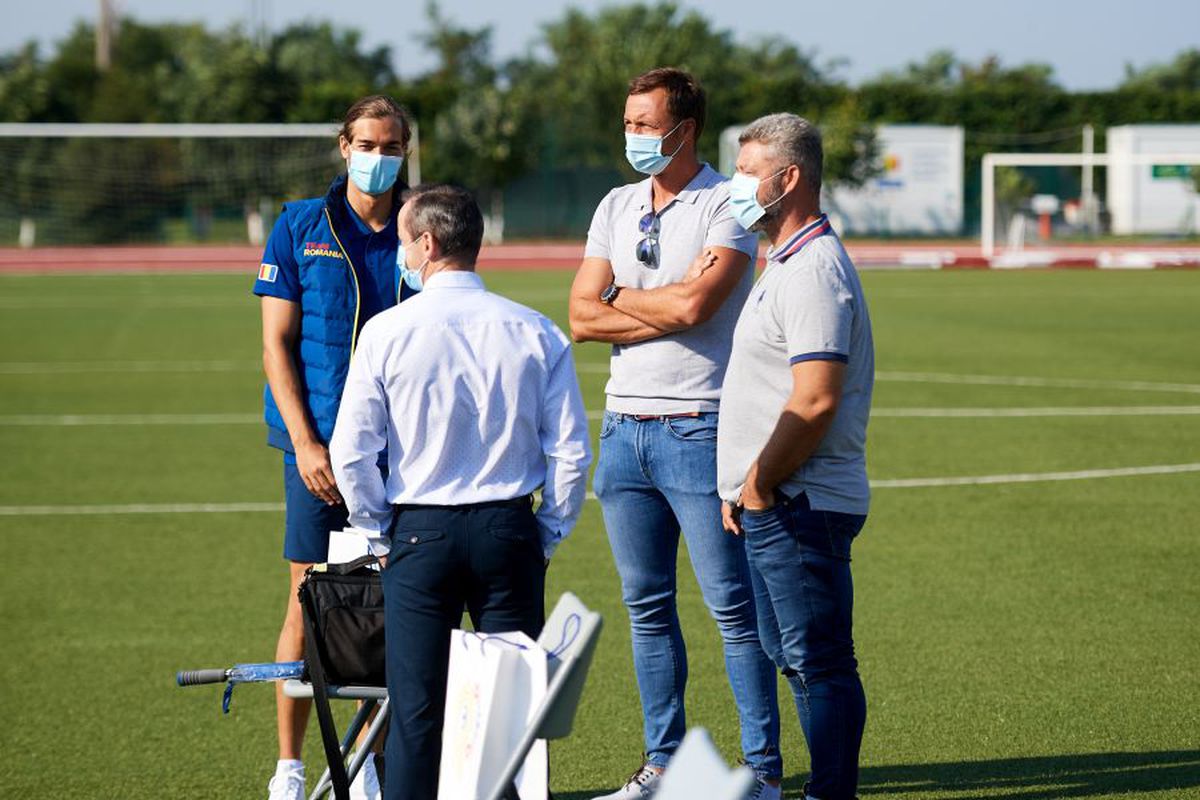 Zâmbete în haine tricolore » Sportivi calificați la Tokyo au prezentat echipamentul pentru JO de anul viitor, în ziua în care ar fi trebuit să înceapă Olimpiada