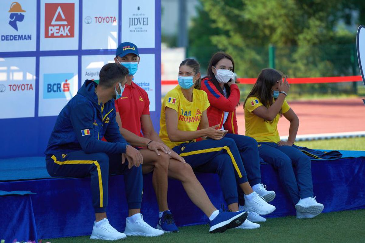 Zâmbete în haine tricolore » Sportivi calificați la Tokyo au prezentat echipamentul pentru JO de anul viitor, în ziua în care ar fi trebuit să înceapă Olimpiada