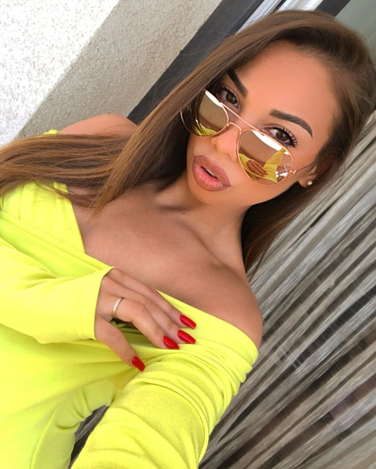 WAGs pe Ghencea » Show în tribună: cum s-au pozat „rivalele” la meciul Stelei