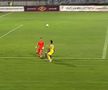 FOTO Fază rară în fotbal! Gafă uriașă făcută de portarul împrumutat de FCSB în Liga 2