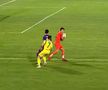 FOTO Fază rară în fotbal! Gafă uriașă făcută de portarul împrumutat de FCSB în Liga 2