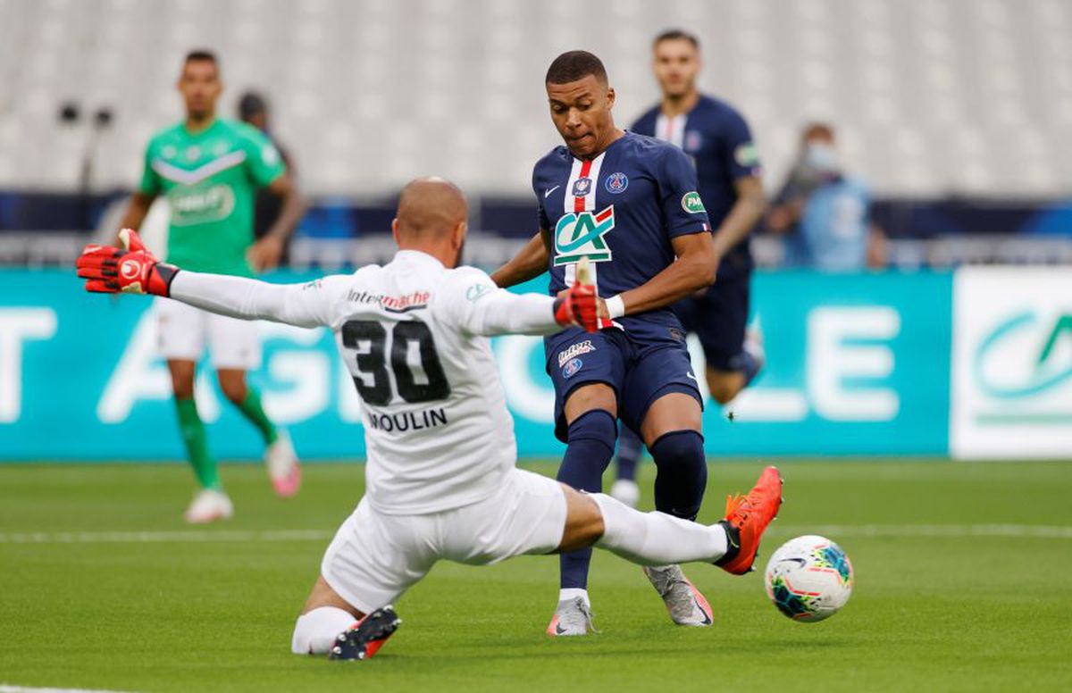 PSG - St. Etienne 1-0 » VIDEO+FOTO Neymar aduce victoria parizienilor în finala Cupei Franței! 5.000 de spectatori pe Stade de France + Mbappe, în cârje după o accidentare serioasă