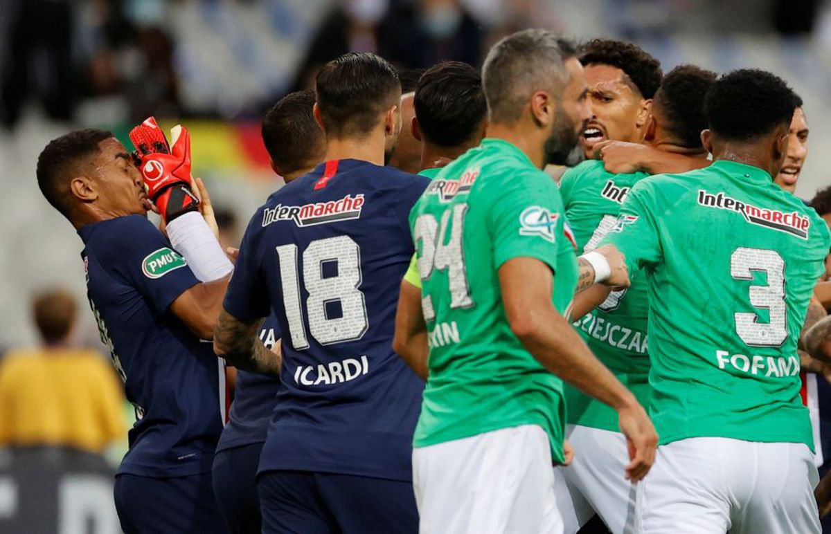 PSG - St. Etienne 1-0 » VIDEO+FOTO Neymar aduce victoria parizienilor în finala Cupei Franței! 5.000 de spectatori pe Stade de France + Mbappe, în cârje după o accidentare serioasă