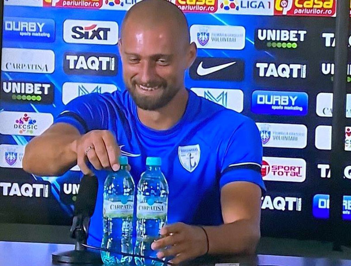 „Să dăm și noi apa la o parte?” » Gabi Tamaș, recital la conferință: a copiat în stilul propriu gestul lui Cristiano Ronaldo