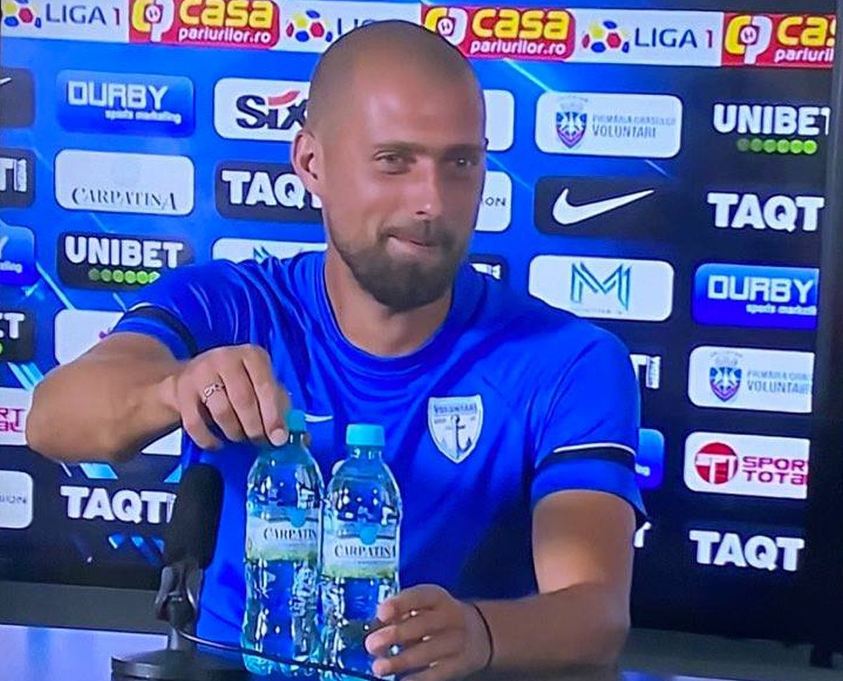 „Să dăm și noi apa la o parte?” » Gabi Tamaș, recital la conferință: a copiat în stilul propriu gestul lui Cristiano Ronaldo