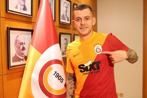 Alexandru Cicâldău este fotbalistul lui Galatasaray! Mijlocașul de 24 de ani a semnat astăzi contractul cu turcii.