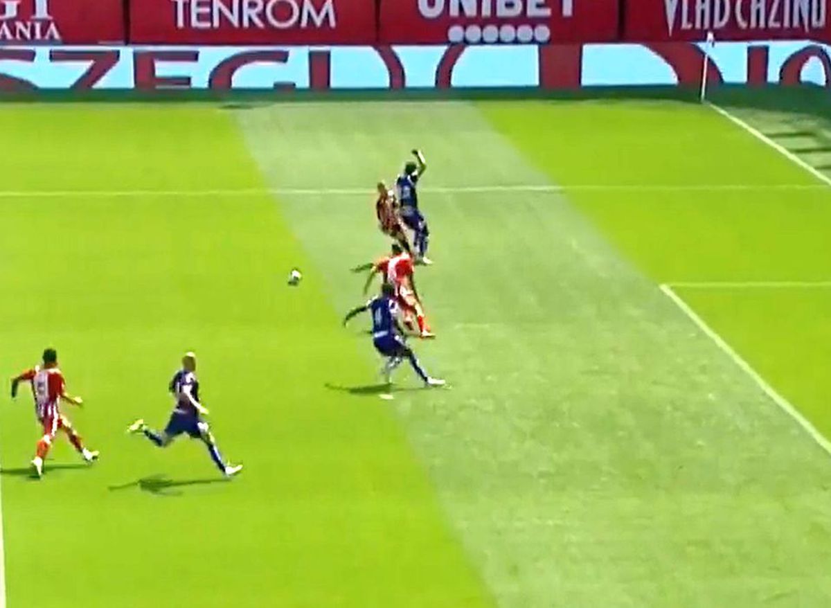 Fază complicată în Sepsi - FC Argeș » Fără VAR, arbitrul s-a descurcat excelent