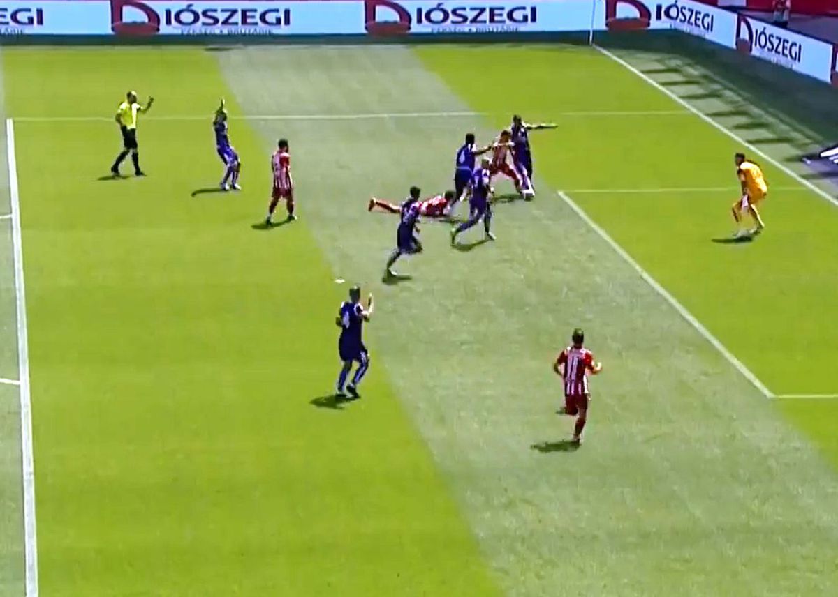 Fază complicată în Sepsi - FC Argeș » Fără VAR, arbitrul s-a descurcat excelent