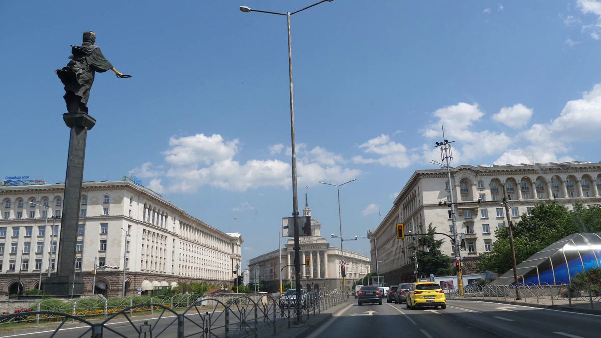 Unde se trăiește mai bine: Bulgaria sau România? Radiografie făcută de echipa GSP: salarii mai mari, prețuri mai mari, tristețe maximă, dar țigări ieftine