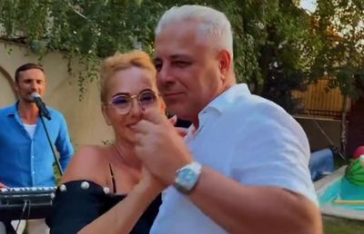 Marius Șumudică și soția au aniversat 30 de ani de la căsătorie » Cum a cucerit-o antrenorul: „Era fată mare! Am mers la cușetă până la Hunedoara și am fost fericiți”