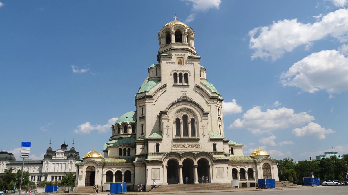 Unde se trăiește mai bine: Bulgaria sau România? Radiografie făcută de echipa GSP: salarii mai mari, prețuri mai mari, tristețe maximă, dar țigări ieftine