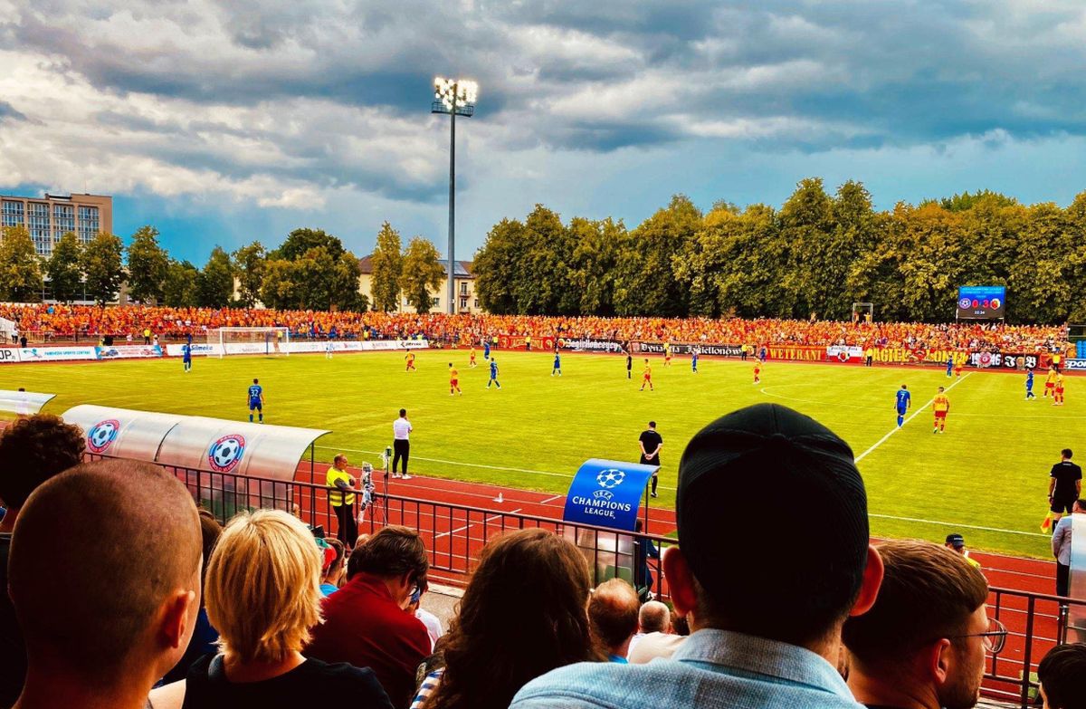 Deplasarea anului în Liga Campionilor » Ultrașii polonezi au umplut stadionul adversarei