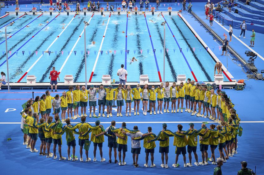 Înotătorii australieni și ritualul lor din La Defense Arena FOTO Raed Krishan