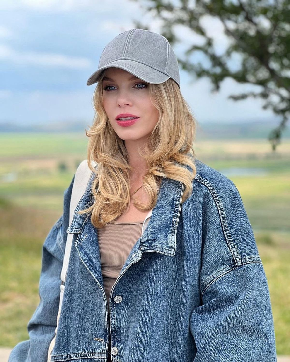 „Denis Alibec are o prietenă care l-a schimbat enorm” » Gigi Becali a lăudat-o: ea a făcut posibil transferul momentului la FCSB!