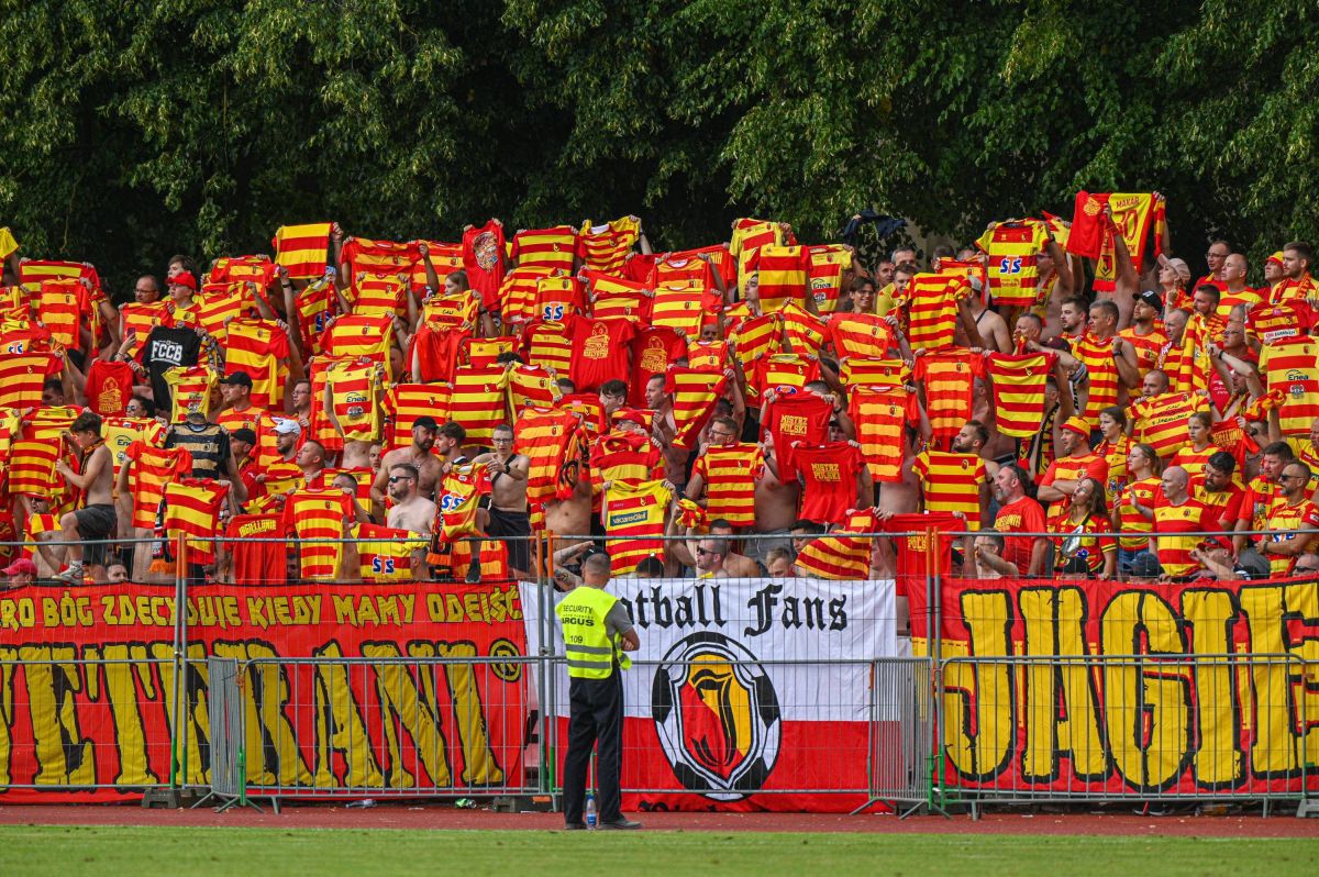 Deplasarea anului în Liga Campionilor » Ultrașii polonezi au umplut stadionul adversarei