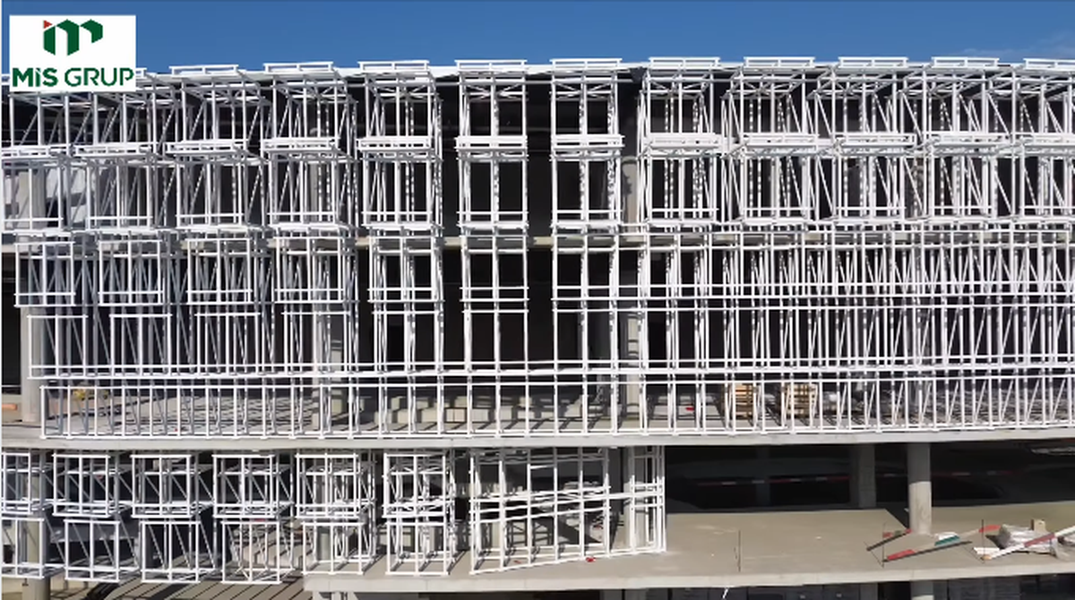 Imagini noi cu sala polivalentă din inima Transilvaniei! Structura capătă o formă spectaculoasă