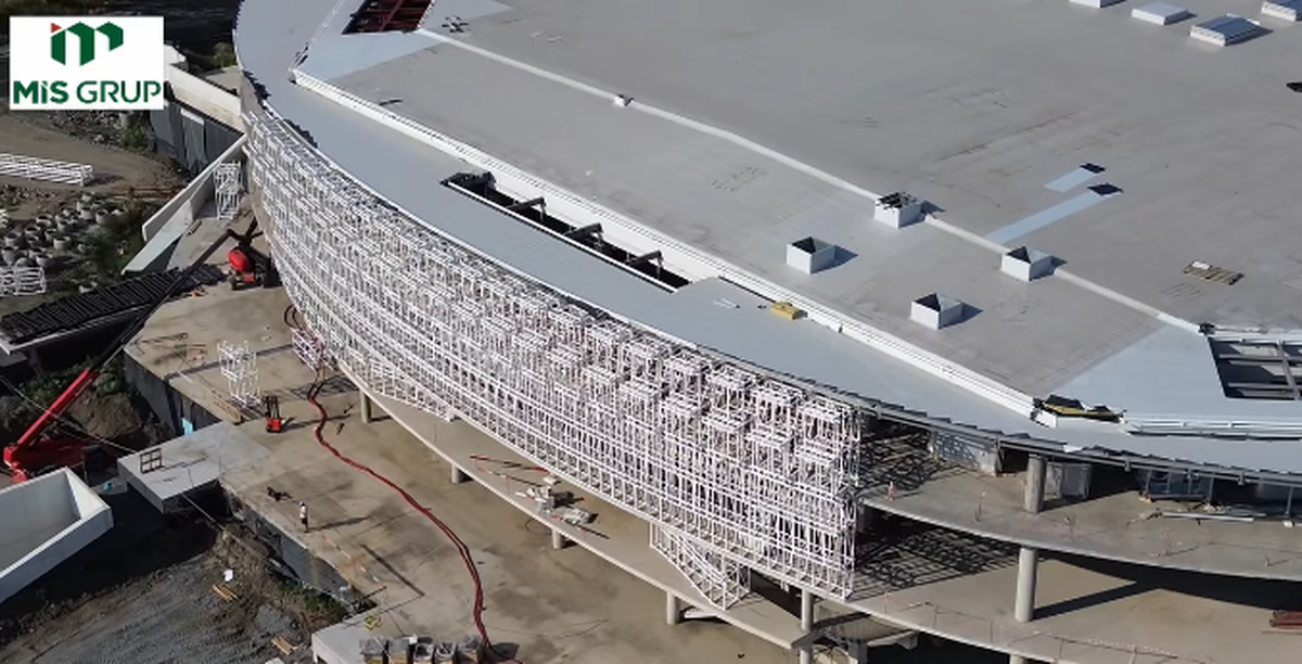 Noi imagini cu Sala Polivalentă din Brașov