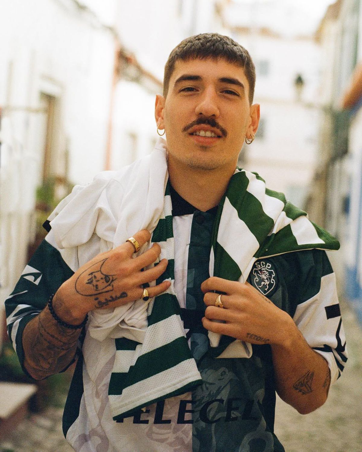 „Literatura mi-a schimbat viața” » A jucat la Barcelona, dar a făcut istorie la Arsenal, iar acum uimește The Guardian: „Aceasta e lista mea de cărți”